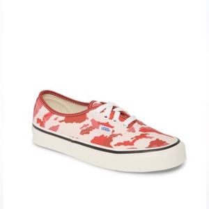 NEW IN BOX VANS Women’s Authentic 44 Dx in Red Camo